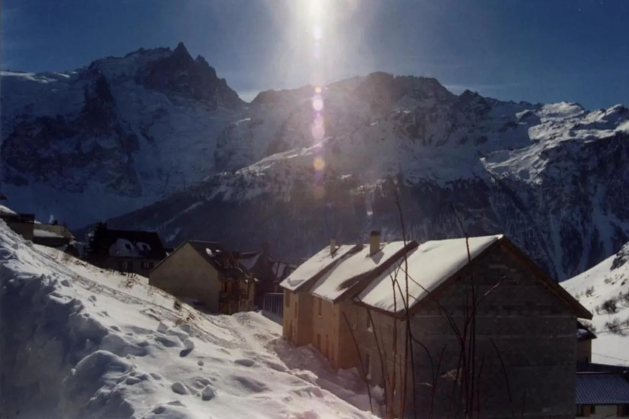 Apartment On The Ground Floor In Le Chazelet Facing The Meije & Its Glacier La Grave France